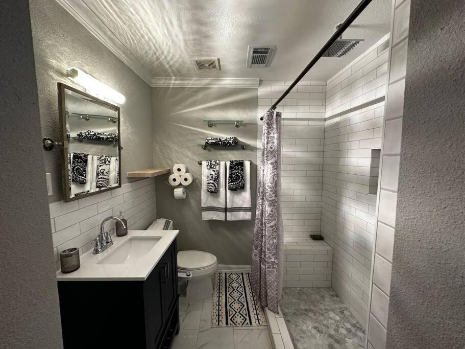 Townhouse Near Midtown Apartment Houston Bagian luar foto