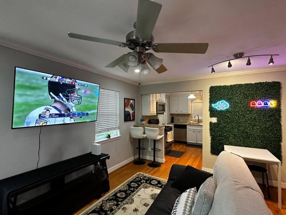 Townhouse Near Midtown Apartment Houston Bagian luar foto